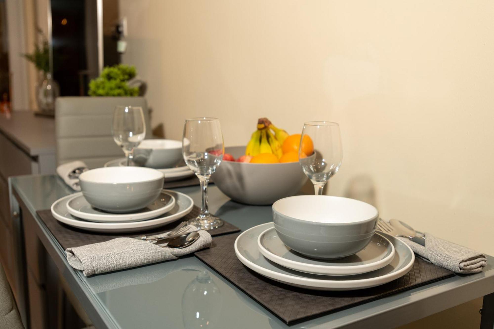 Cosy 1 Bedroom Basement Apartment With Private Patio Area Londres Exterior foto