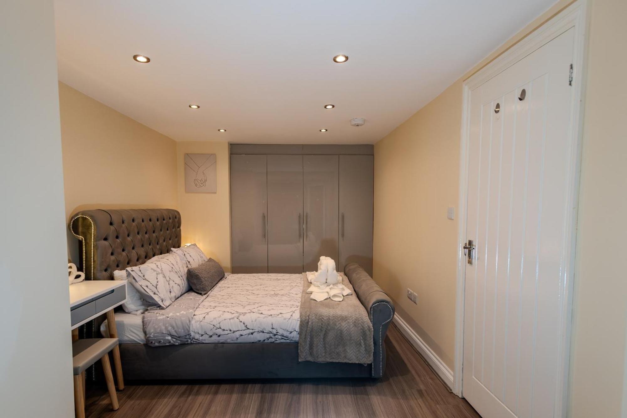 Cosy 1 Bedroom Basement Apartment With Private Patio Area Londres Exterior foto
